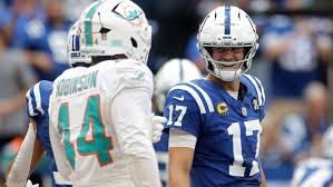 Daniel Jones staring down Dolphins defensive player.